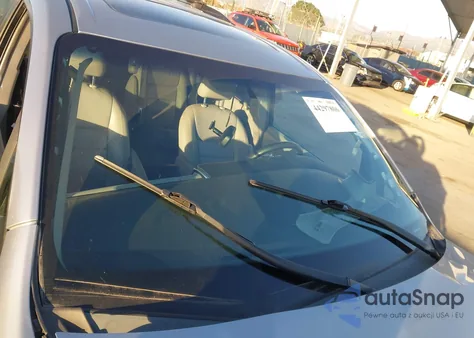 2015 Toyota Sienna Xle 8 Passenger z USA, uszkodzony, nr VIN 5TDYK3DC0FS575952